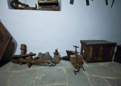 deksia-pteruga-paradosiaka-laografiko-mouseio-ehm-49-codewild