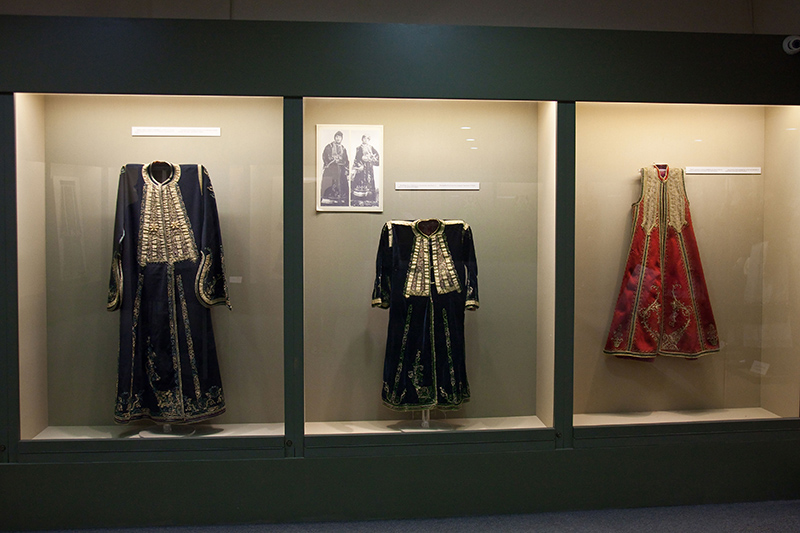 panw orofos stoles laografiko mouseio ehm 44 codewild